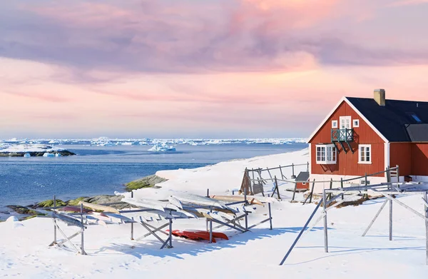 Ilulissat városa. A halászház - fotó Ilulissat, Grönland. — Stock Fotó