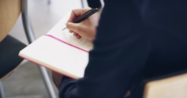 Making a note of important points. 4k footage of an unrecognizable businessperson making notes while sitting in a meeting. — Stock Video