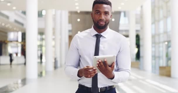 The secret is to always be available. 4k video footage of a confident young businessman working in a modern office. — Stockvideo