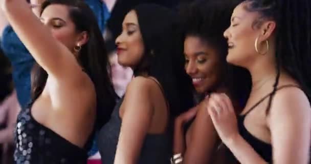 Dancing from dusk till dawn. 4k video footage of young women dancing together at a party. — Vídeo de stock