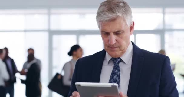 Whats a conference without a wireless assistant. 4k video footage of a mature businessman using a digital tablet at a convention center. — Stock Video