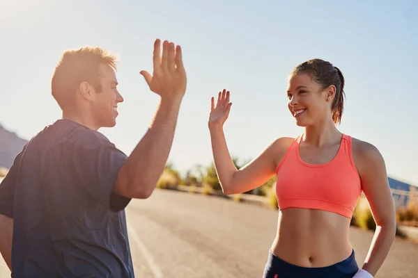 Lets go. Cropped shot of two young people high fiving during their workout. — Stock Photo, Image