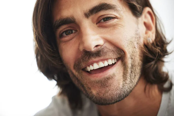 Its a great day to be happy. Shot of confident young man smiling at the camera. — Stock Photo, Image