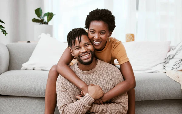 É a melhor parte de mim. Tiro de um jovem casal relaxante em casa. — Fotografia de Stock