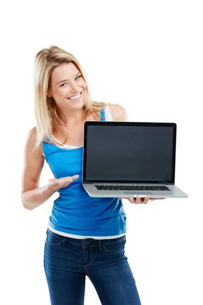 Je bent nog maar één klik verwijderd van alles wat je nodig hebt. Foto van een jonge vrouw met een laptop tegen een witte achtergrond. — Stockfoto