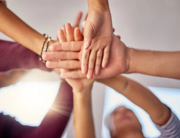 Theyre a handy bunch of businesspeople. Cropped shot of a group of unrecognizable businesspeople piling their hands on top of each other in the office. — Stock Photo, Image