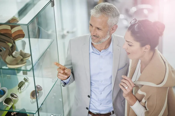 Those would look great on you. Shot of a couple window shopping in a mall. — Stock Photo, Image