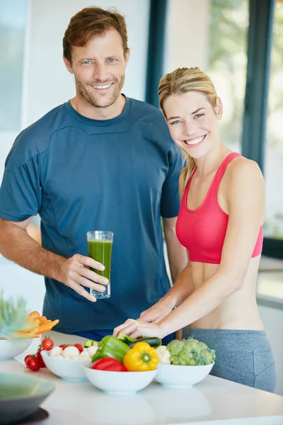 The healthier you are, the happier you feel. Portrait of a couple preparing a nutritious meal together at home. — Stock Photo, Image