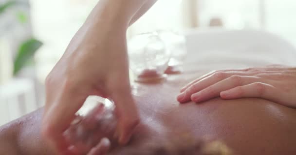 Entspannungstag Wellnessbereich Mit Schröpftherapie Beruhigende Massage Mit Vakuumbrille Day Spa — Stockvideo