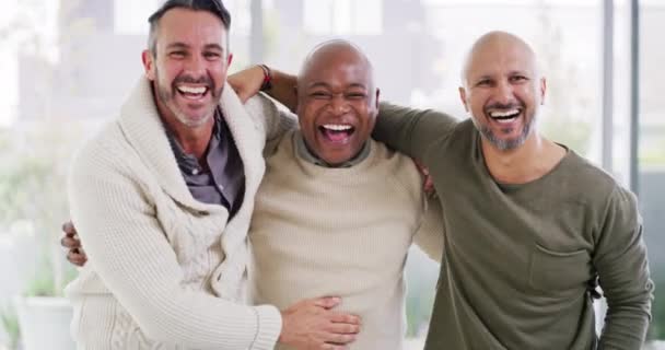 Retrato Três Homens Diversos Alegres Que Estão Juntos Unidade Enquanto — Vídeo de Stock