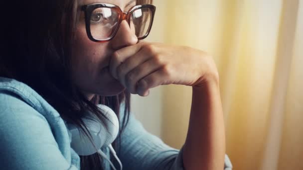 Vidéo Une Belle Jeune Femme Stressée Maison — Video