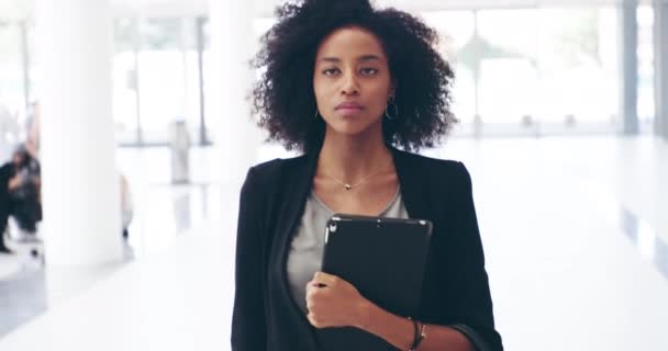 Video Footage Confident Young Businesswoman Holding Digital Tablet While Walking — стоковое видео