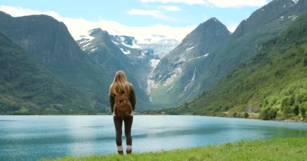 Video Footage Unrecognisable Woman Enjoying Mountain Views Her Hike Sogn — Stock Video