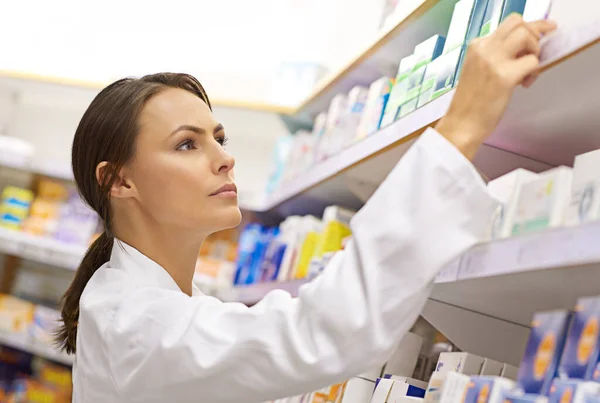 Shot Attractive Young Pharmacist Checking Stock Aisle — Stock Photo, Image