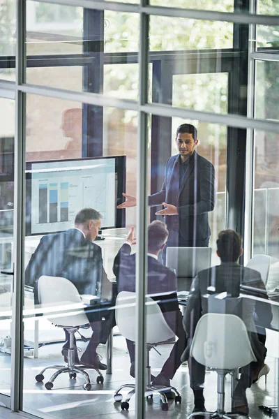 Schüsse Auf Geschäftsleute Die Sich Vorstandssaal Trafen — Stockfoto