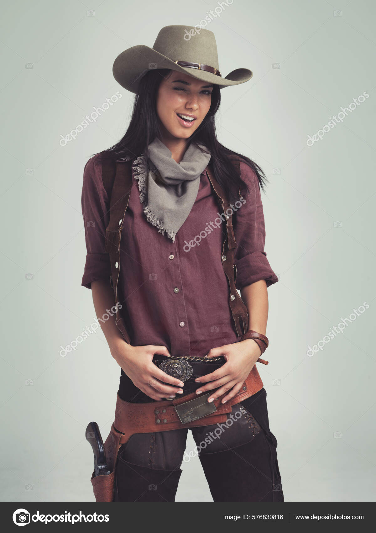 Tiro Cortado Uma Jovem Atraente Traje Cowboy Foto PeopleImages 576830816