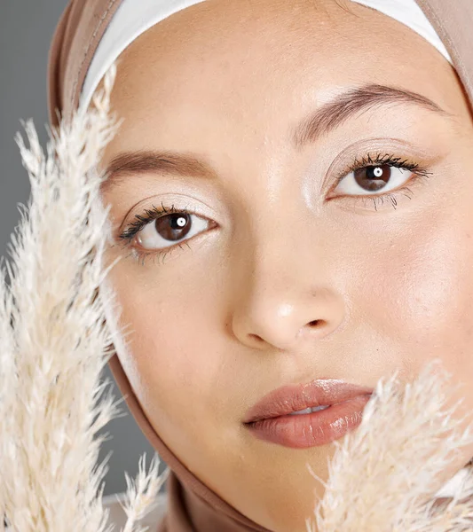 Closeup Rosto Retrato Bela Jovem Mulher Muçulmana Vestindo Maquiagem Natural — Fotografia de Stock