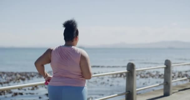 One Size Woman Running Dumbbells Get Fit Outdoors Back Determined — Stock Video