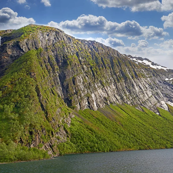 Hegyvidéki Táj Sarkkörtől Északra Norvégiában Scenic Kilátás Hófödte Dombok Távoli — Stock Fotó