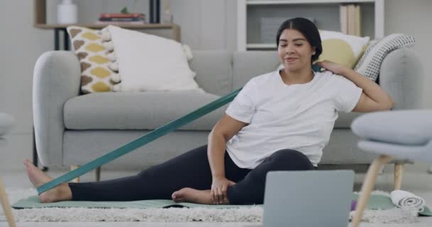 Velikost Žena Cvičení Line Třídě Notebooku Páskou Odporu Doma Žena — Stock video