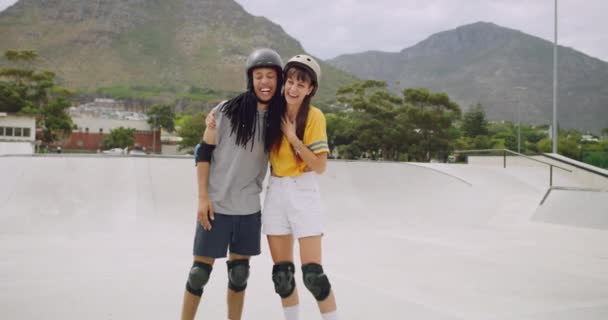 Portrait Two Young Interracial Skater Friends Hugging Bonding Skate Park — Stock Video
