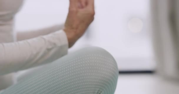 Closeup Hand Fingers Mature Woman Meditating Home Lotus Position Senior — Stock Video