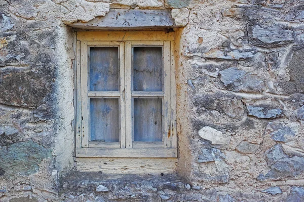 Крупный План Деревянного Окна Каменной Стене Старого Серого Дома Закрытая — стоковое фото