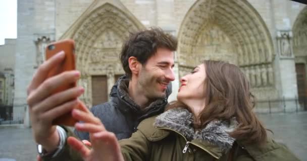 Young Couple Love Kissing Selfie Taken Mobile Phone — Vídeos de Stock
