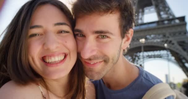 Happy Young Woman Kissing Her Boyfriend Cheek Selfie Front Eiffel — Stockvideo