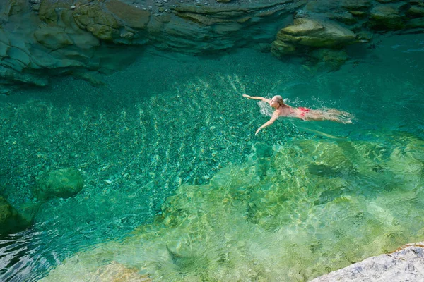 Overhead Young Woman Adventure Swimming Exotic Blue River Woman Having — Stock Photo, Image