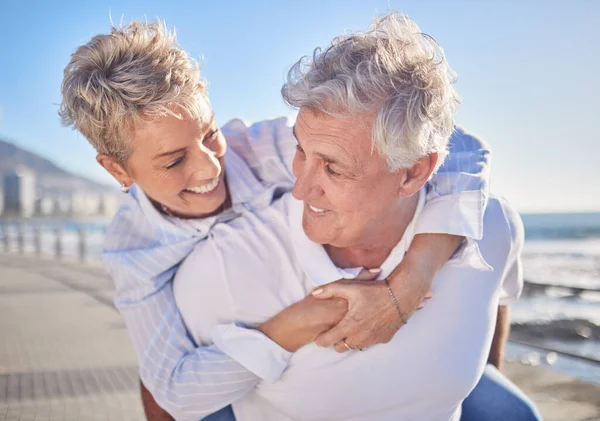 Happy Mature Caucasian Couple Enjoying Fresh Air Vacation Beach Smiling — Foto Stock