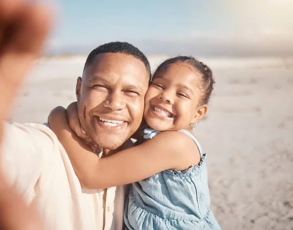 Smiling Mixed Race Single Father Taking Selfie Little Affectionate Daughter — Fotografia de Stock