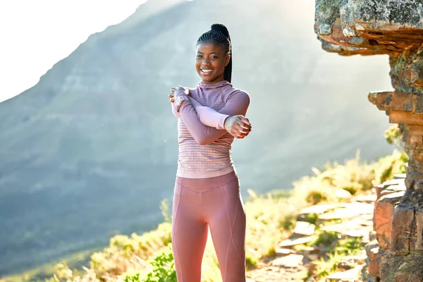 Smiling Young African American Woman Hiking Trail Stretching Her Arms — Photo