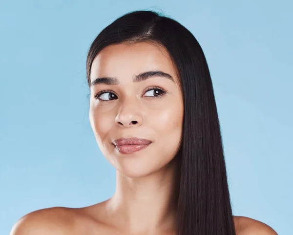 One Beautiful Young Hispanic Woman Healthy Skin Sleek Hair Posing — ストック写真