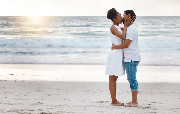 Fullbody Happy African American Couple Spending Day Sea Together Content — Stock Photo, Image