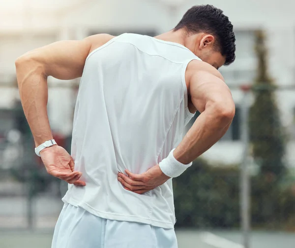 Reearview Desconocido Jugador Tenis Raza Mixta Que Sufre Dolor Espalda —  Fotos de Stock