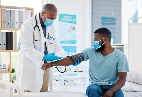 Doctor Checking Blood Pressure Patient Using Cuff Monitor African American — Foto de Stock