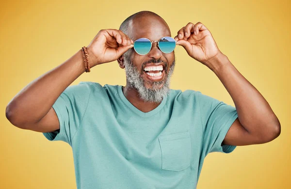 Happy Mature African American Man Standing Alone Yellow Background Studio — ストック写真