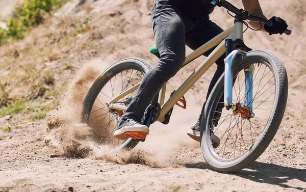 Closeup Unknown Cyclist Cycling Nature Athlete Training Testing His Brakes — Stockfoto