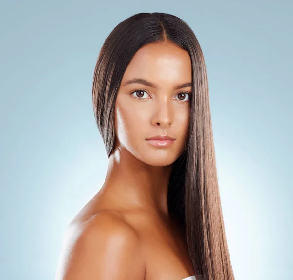 Portrait Hispanic Brunette Woman Long Lush Beautiful Hair Posing Grey — Stockfoto
