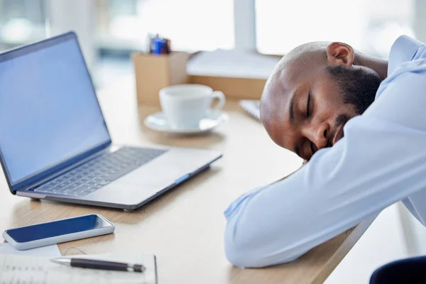 Ung Afrikansk Affärsman Sover Vid Sitt Skrivbord Jobbet Trött Manliga — Stockfoto