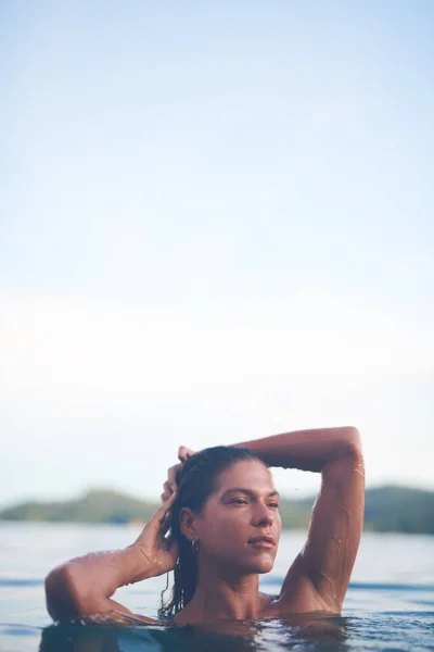 Sexy Young Woman Swimming Sea Enjoying Summer Vacation Relaxing Weekend — Foto de Stock