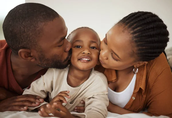 Portrait Adorable Little African American Boy Lying His Mother Father — Stock Photo, Image