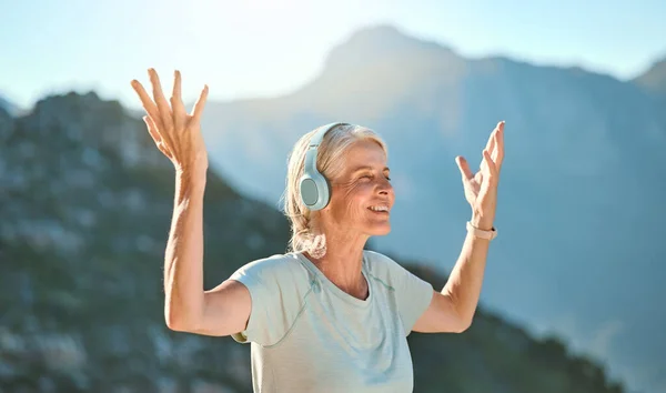 Happy Smiling Senior Woman Wearing Wireless Headphones While Outdoors Sunny — Stock Photo, Image
