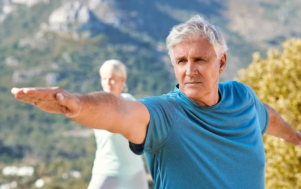 Seniors Living Healthy Lifestyle Exercising Outdoors Senior Couple Standing Warrior — Stock Photo, Image
