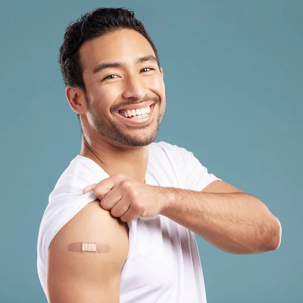 Handsome Young Mixed Race Man Showing His Covid Jab While — Stock Photo, Image