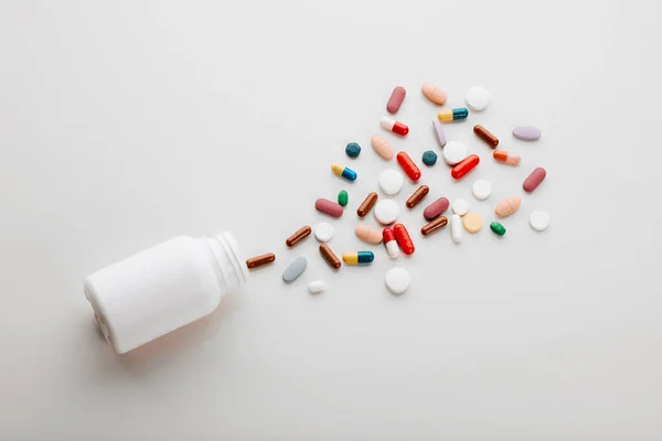 High Angle Shot Pill Bottle Lying Its Side Medicine Pouring — Fotografia de Stock