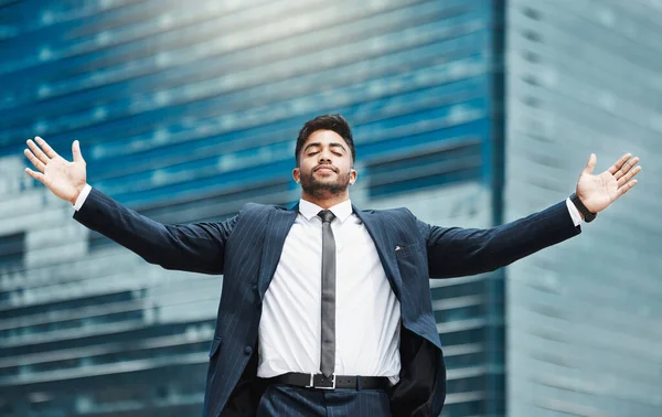 Cropped Shot Handsome Young Businessman Standing His Arms Outstretched City — Foto Stock