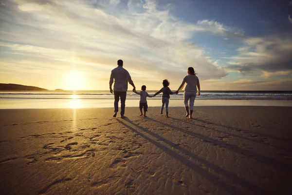 Rear View Shot Carefree Family Holding Hands While Walking Beach — Stock fotografie