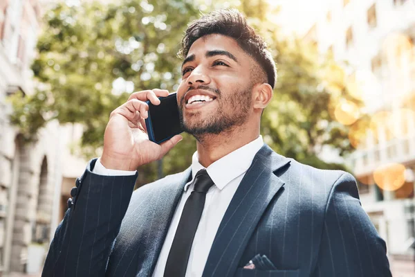 Cropped Shot Handsome Young Businessman Making Phonecall While Out City — Fotografia de Stock